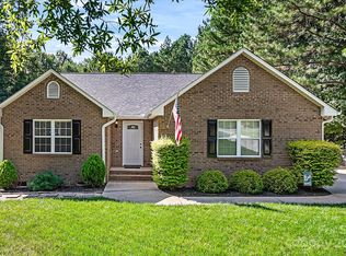 159 Kingfisher Dr, Mooresville, NC 28117
