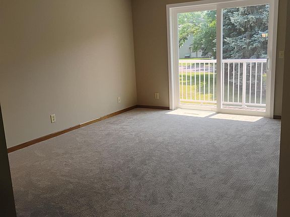 3rd image of 1027 Pondview Ct