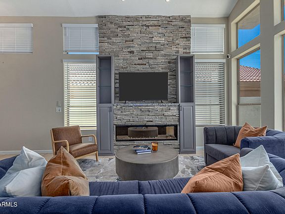 4th image of 1268 E VOLTAIRE Avenue