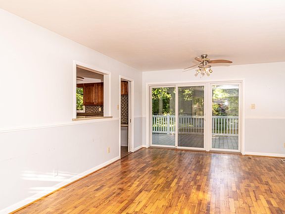 3rd image of 301 S Merrywood Ln