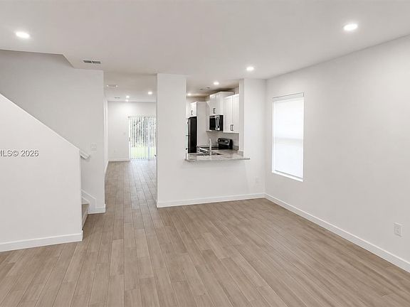 3rd image of 619 NE 4th St