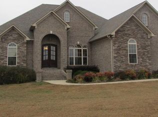 733 Hillview Dr, Lawrenceburg, TN 38464