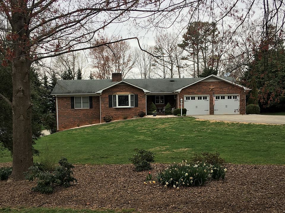 Front lawn view 