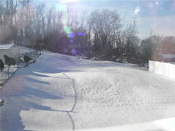 2nd image of 4601 Woodhill Dr