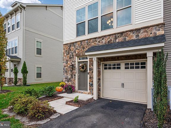 3rd image of 117 Nandina Ln
