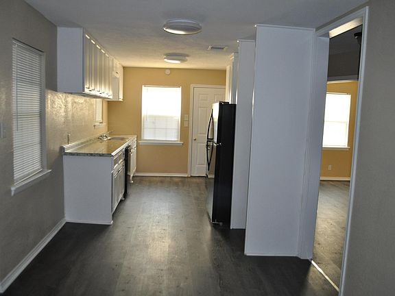 3rd image of 505 Cynisca St