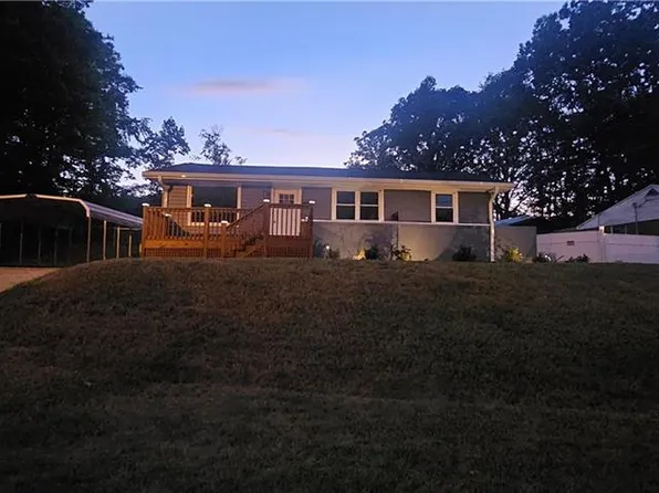 3021 Carr Ct, Winston Salem, NC 27105