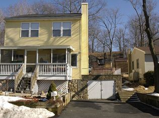 8 Spring Rd, Lake Hopatcong, NJ 07849