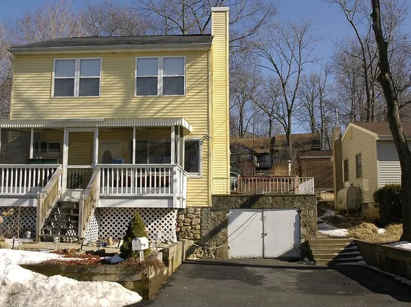 8 Spring Rd, Lake Hopatcong, NJ 07849