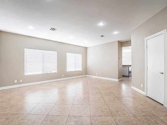 4th image of 2253 Chatfield Dr