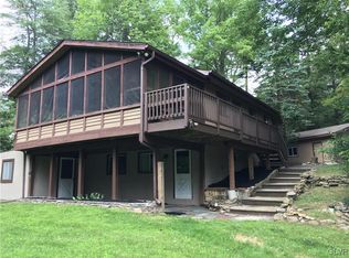 1124 W Emerald Lake Dr, Long Pond, PA