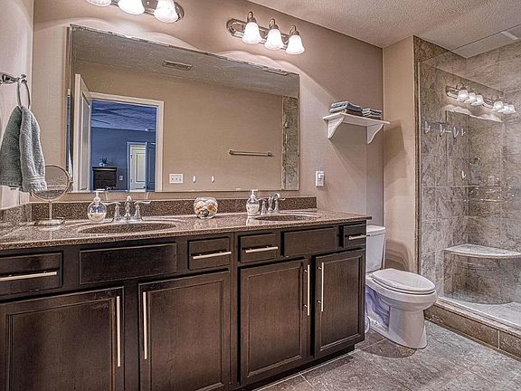2nd image of 836 Tawny Dr