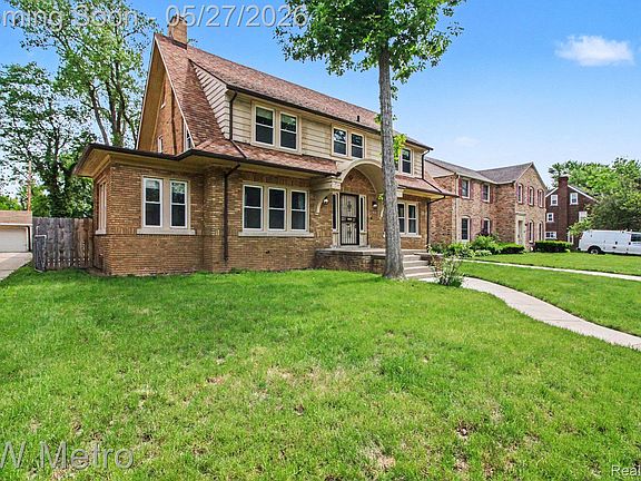 3rd image of 18844 Bretton Dr