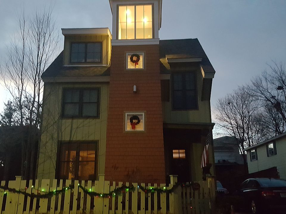 2nd image of 427 Wentworth St