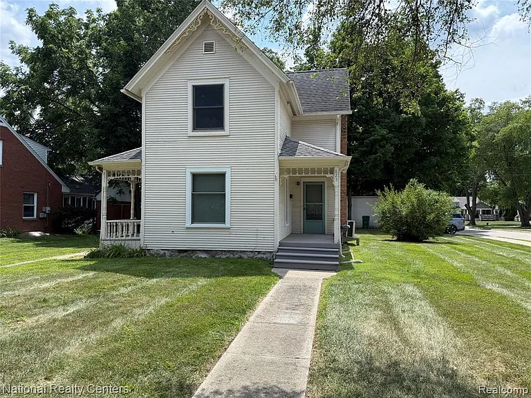 825 W Main St — Photo 2