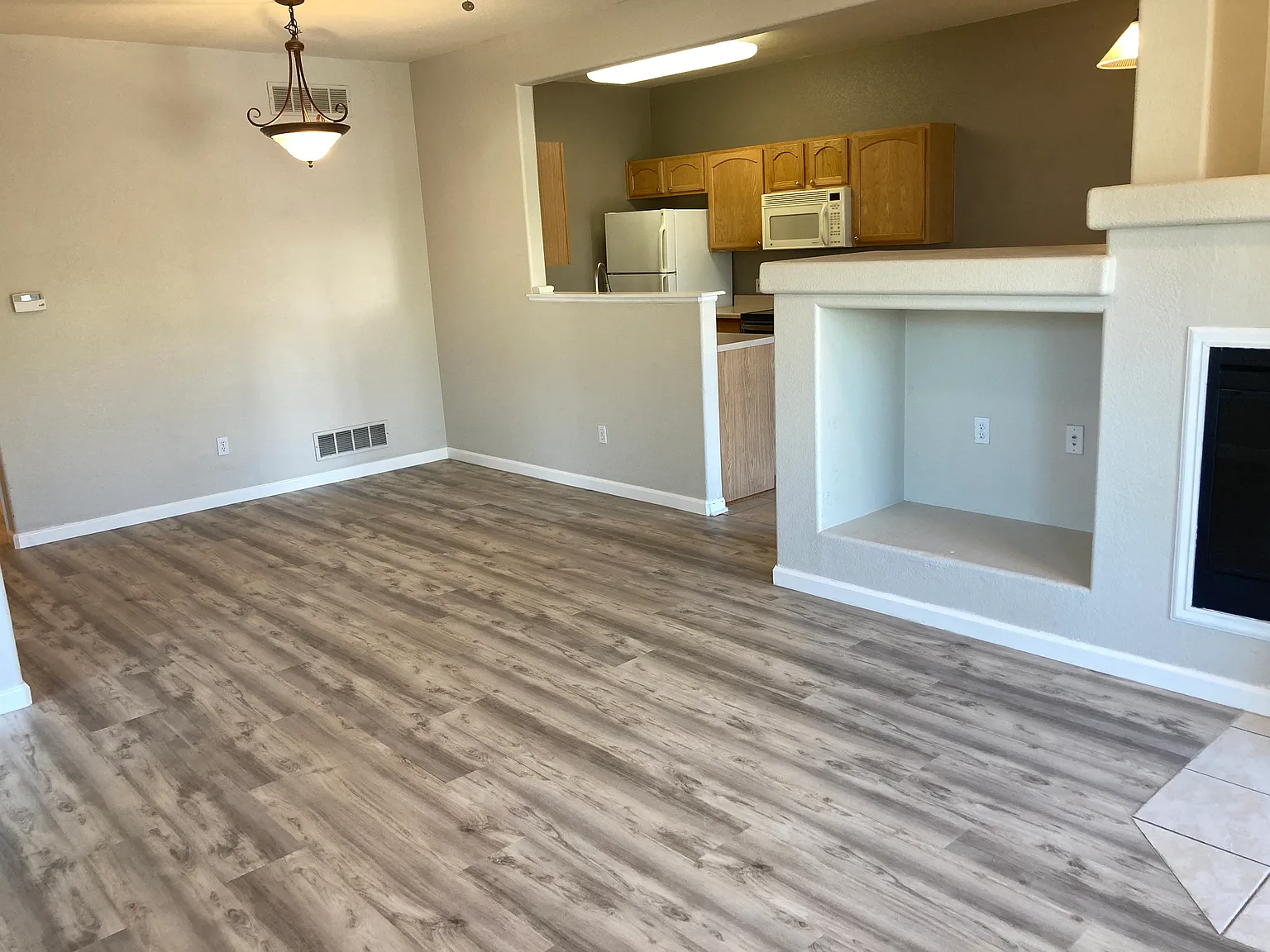 3 bed, 1388 sqft, $2,300 — Photo 3