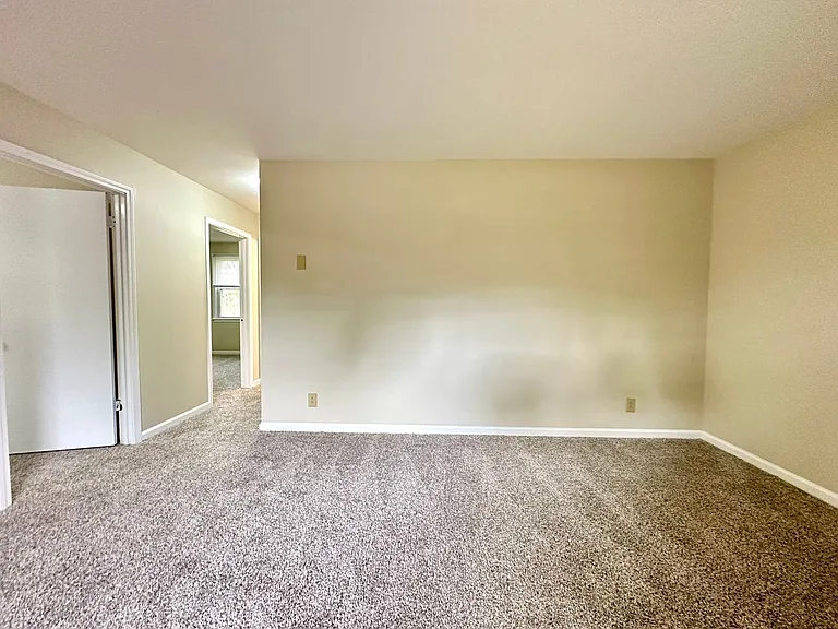 1906 Batts Ln — Photo 6
