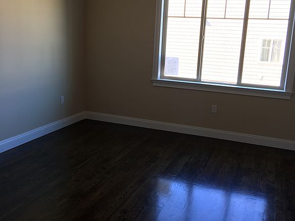 5th image of 102 Elson St #Townhouse