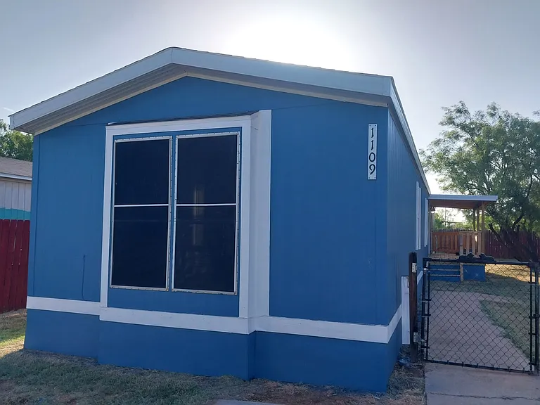 1109 N Alameda Rd — Photo 1