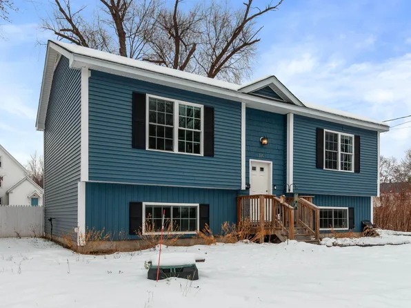 32 Mechanic Street, Farmington, NH 03835