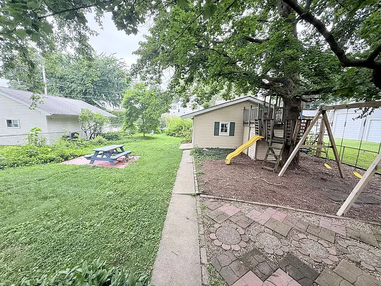 906 N Evans St — Photo 20