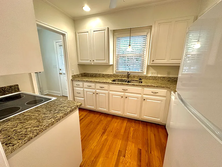 22 Sewanee Ave — Photo 8