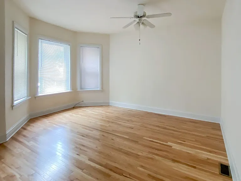 3818 N Sheffield Ave — Photo 9