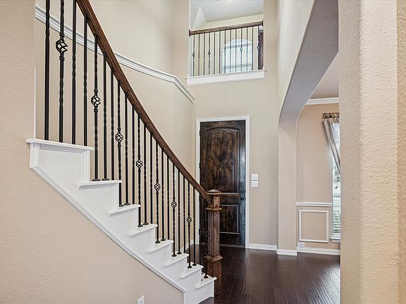 3rd image of 2348 Fountain Gate Dr