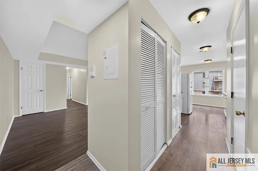 2 bed, 2.0 bath, $2,400 — Photo 3