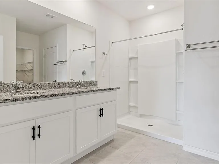 4373 Deleon St — Photo 14
