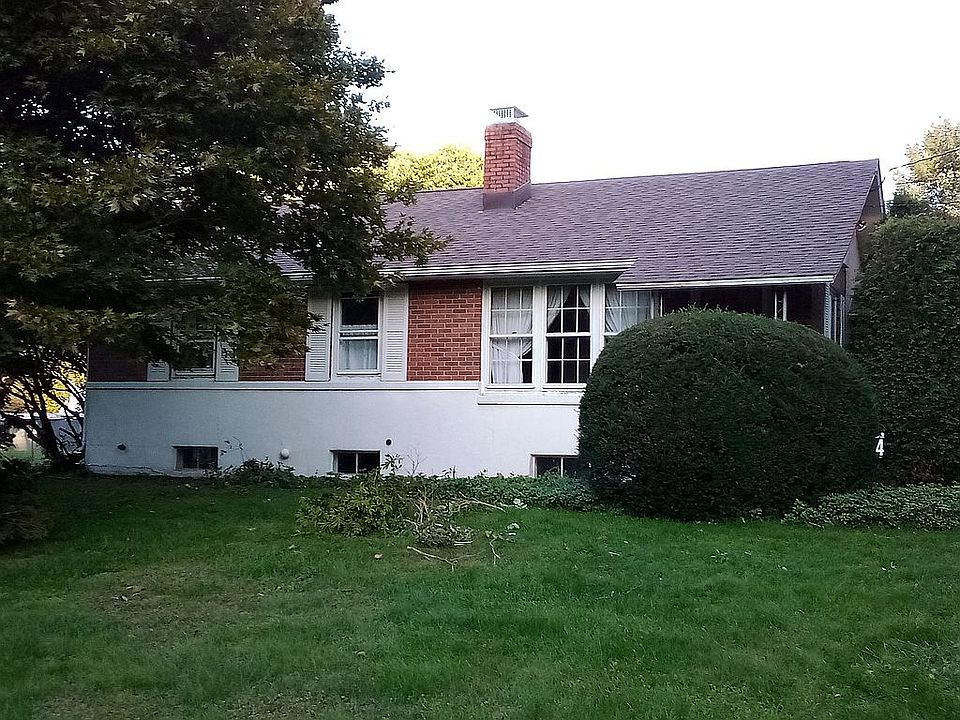 1st image of 4 Circle Dr