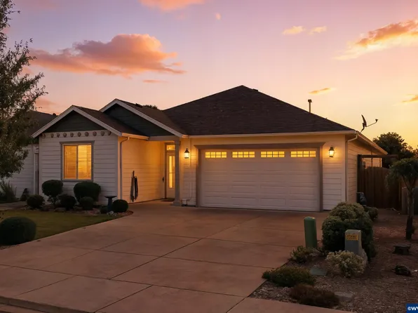 302 SW Applegate Trail Dr, Dallas, OR 97338