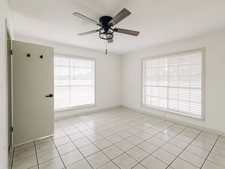 4713 N Bolton Ave — Photo 16