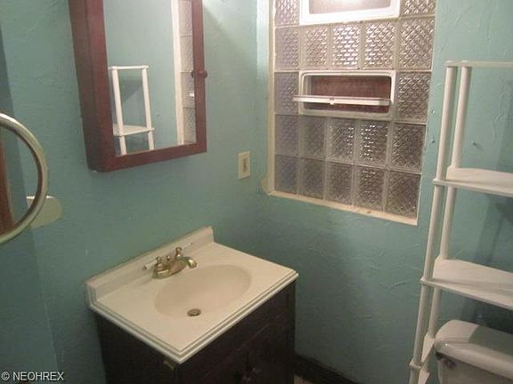 4th image of 1461 E 92nd St