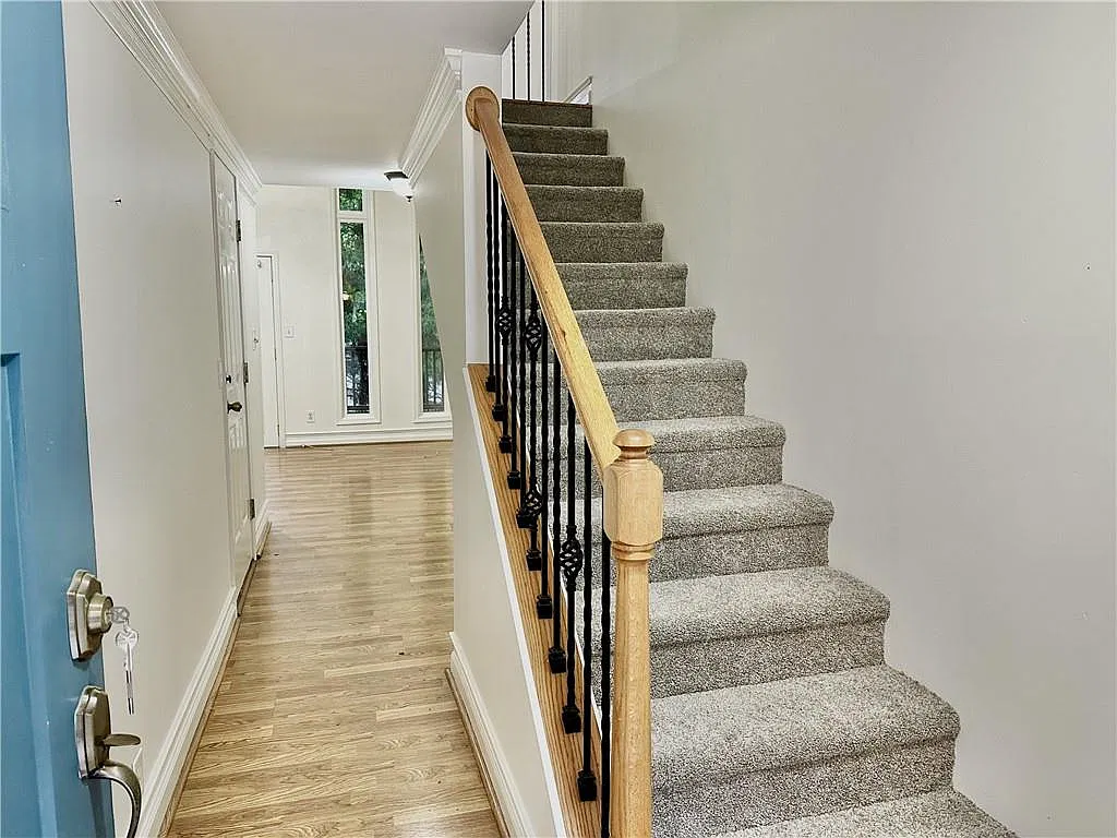 2 bed, 1.5 bath, 1152 sqft, $3,075 — Photo 2