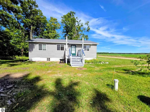 8522 Bocook Rd, Mancelona, MI 49659