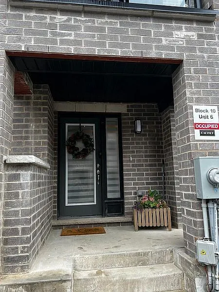 585 Colborne St E #1006