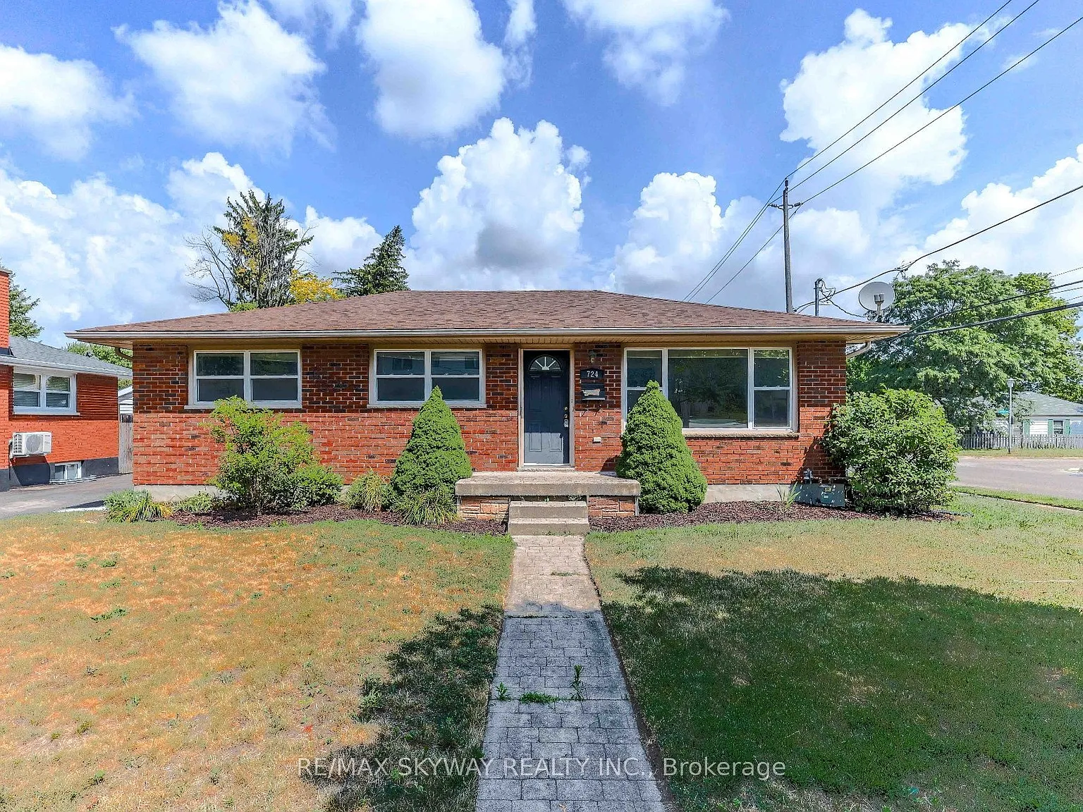 5 bed, $2,400 — Photo 1