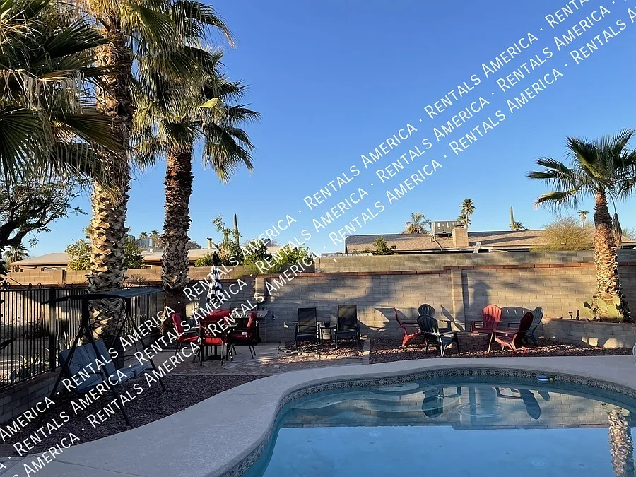 7868 N Soledad Ave