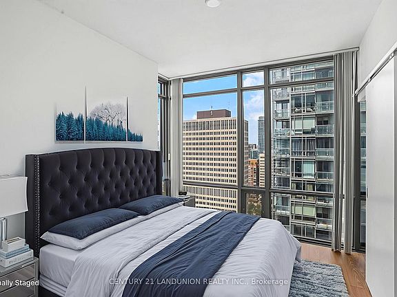 5th image of 38 Grenville St #2801