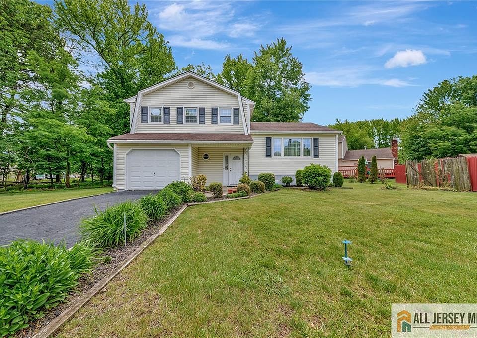 1st image of 6 Sherry Ct