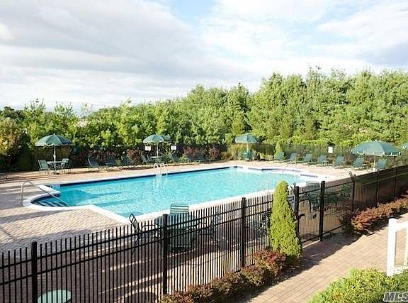 2nd image of 106 Pineview Ln Unit 106