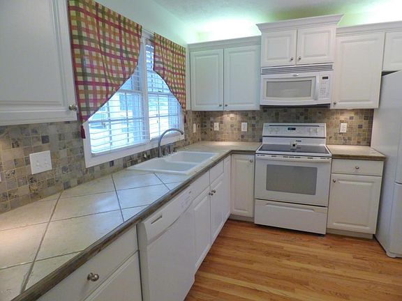 2nd image of 807 Kensington Dr
