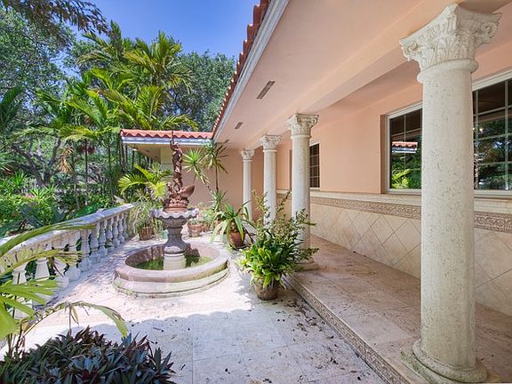 2nd image of 1405 Country Club Prado