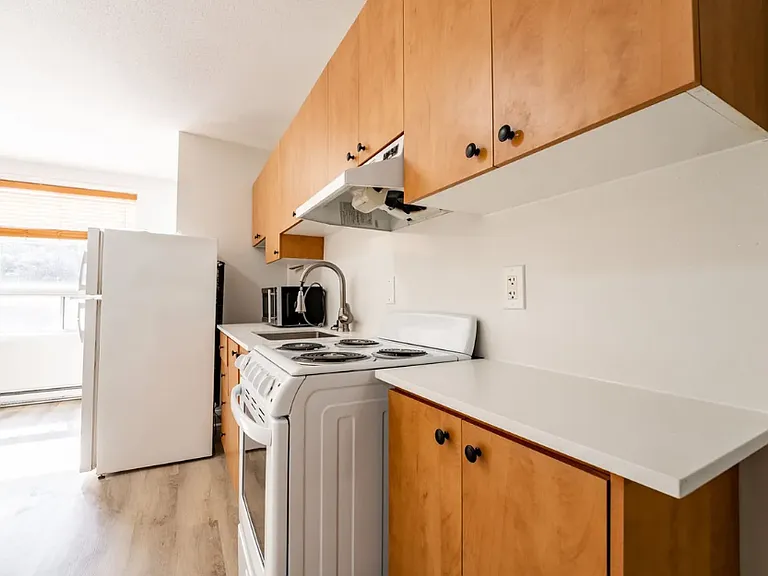 477 Cumberland St #1 — Photo 2