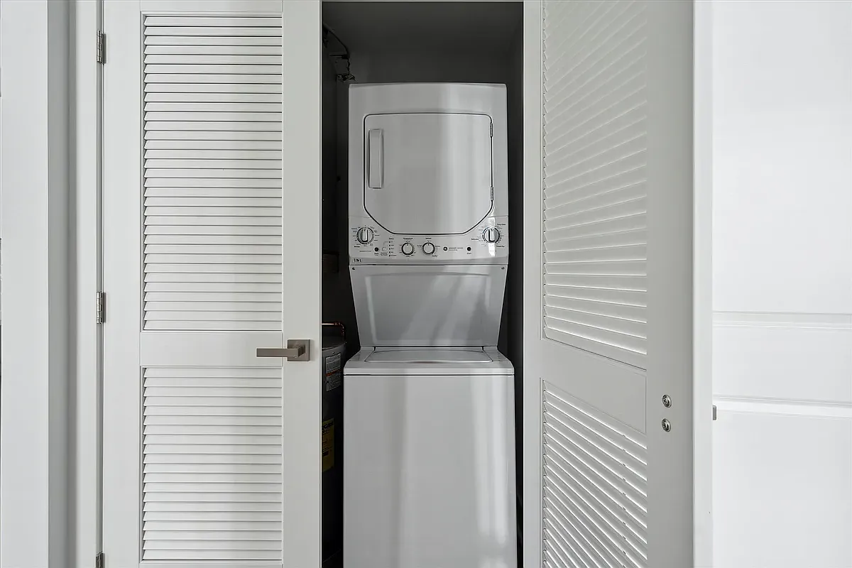 2 bed, 700 sqft, $1,600 — Photo 2