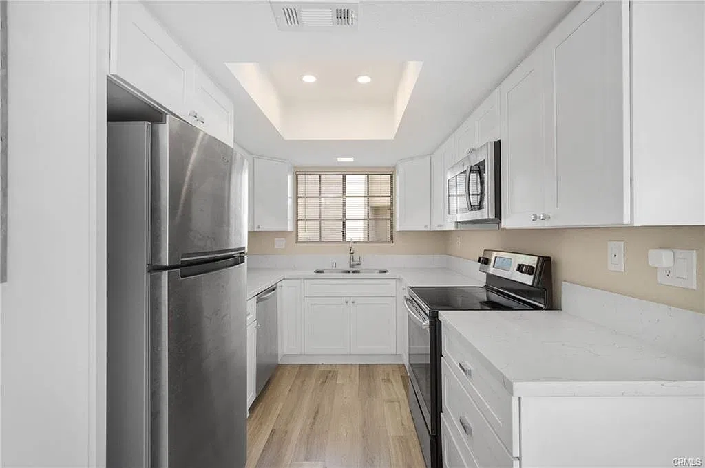 2 bed, 878 sqft, $3,195 — Photo 4