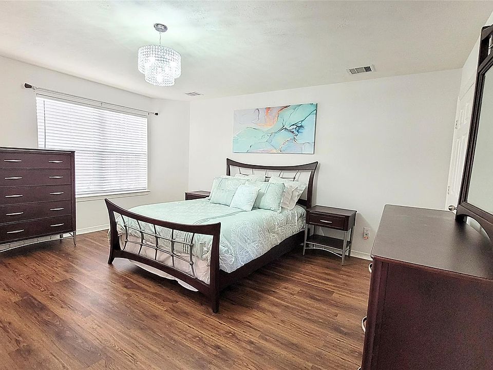 1822 Stacy Crst, Houston, TX 77008 | Zillow