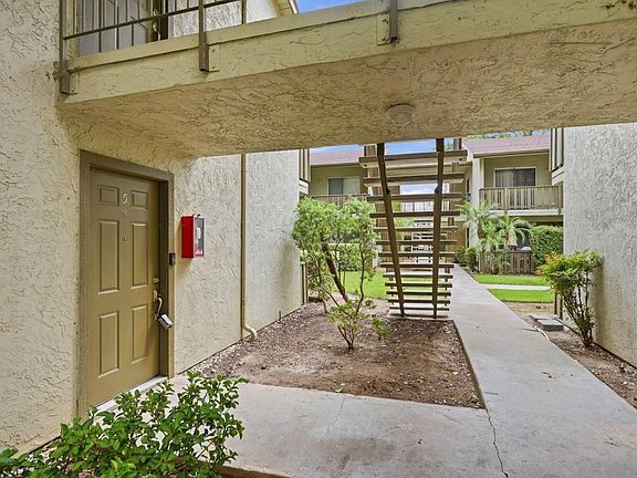 5th image of 2536 White Oak Pl Unit 5