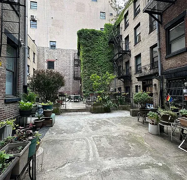 220 W 17th St #4C — Photo 6